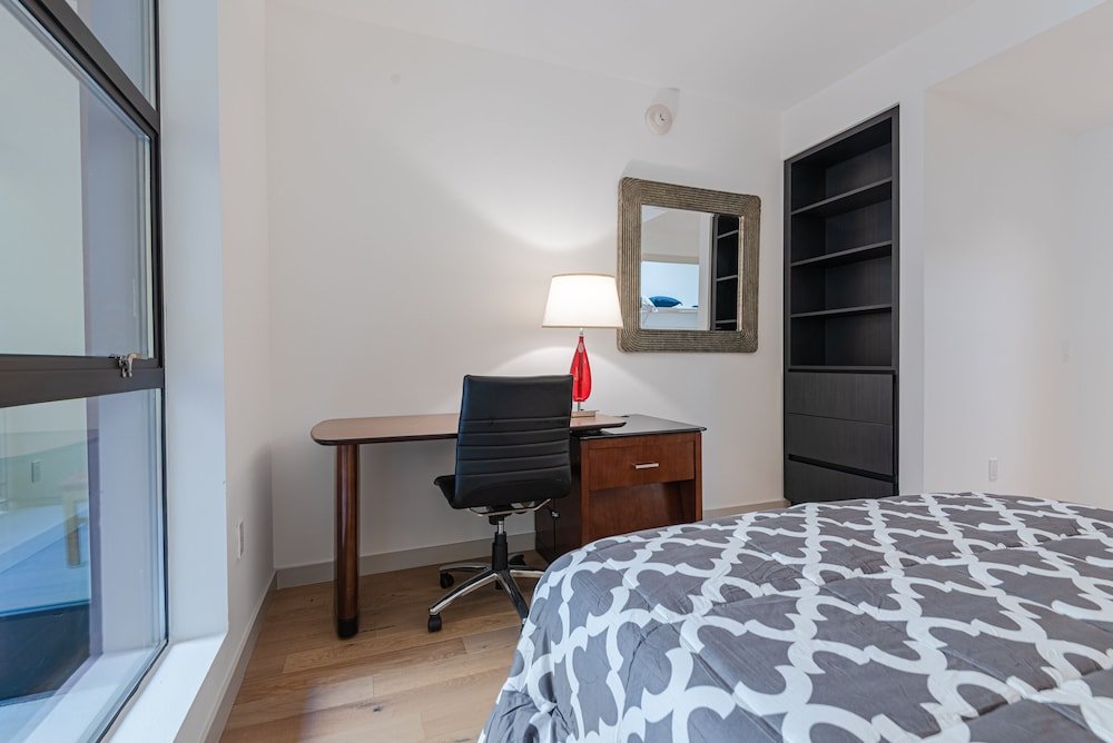 Фото Gorgeous Hollywood Living - 2 Bedroom