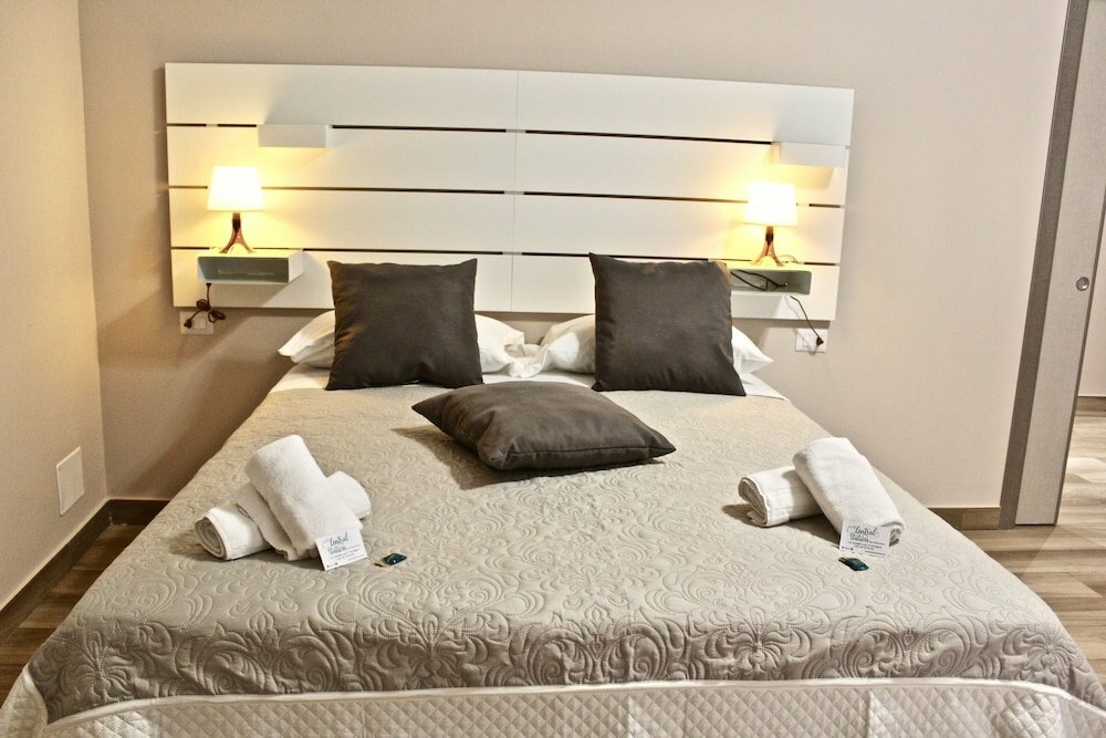 Hotel Central Station Garibaldi, Naples, photo