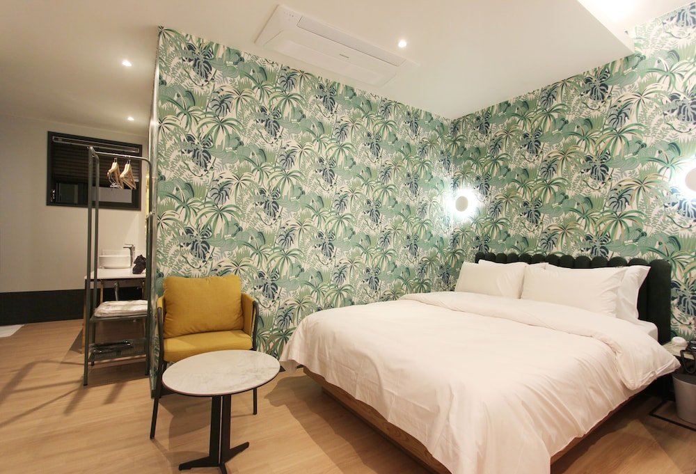 Фото Seven Bricks Hotel