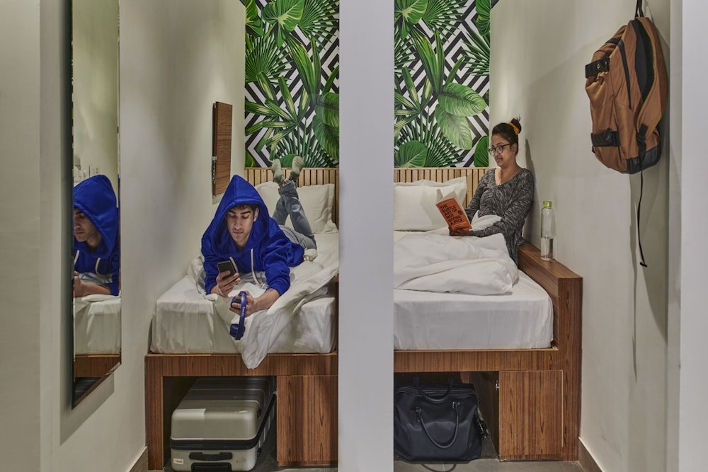 Фото Minimalist Poshtel & Suites