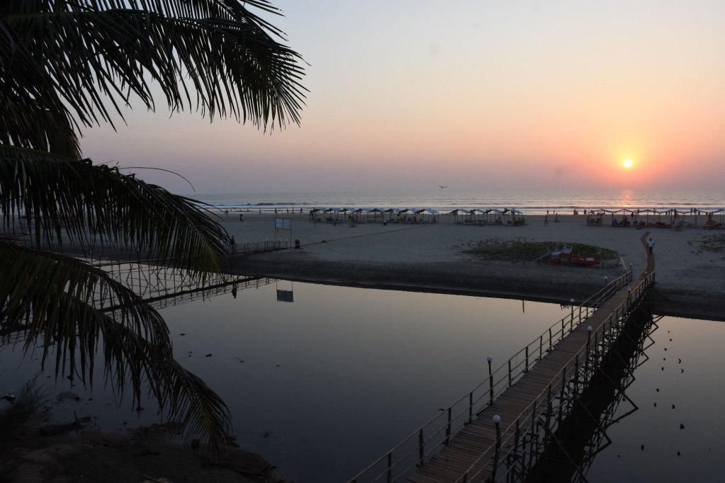 Фото Sunset & Waves Resort