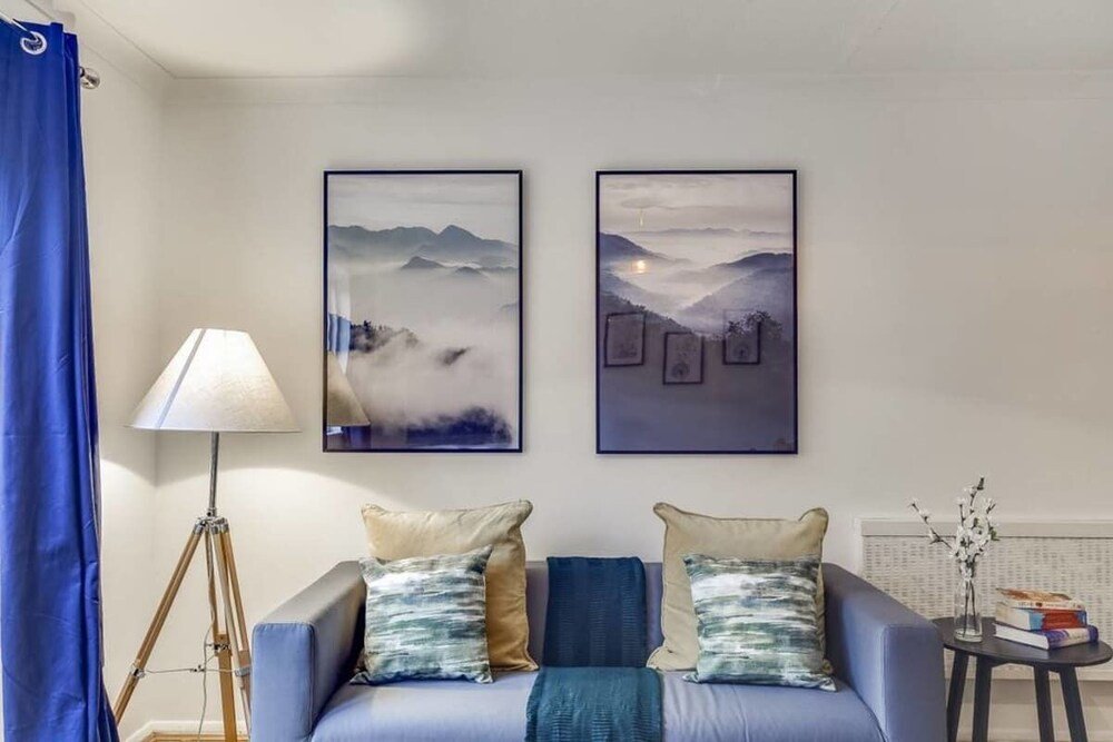 Фото Lovely 4 Bed House w Garden, 1 Stop to Waterloo