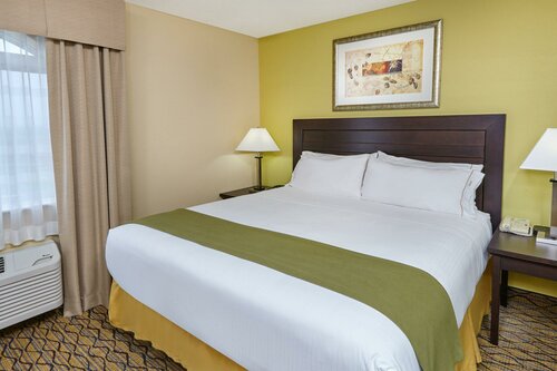 Гостиница Holiday Inn Express Hotel & Suites Chicago - Libertyville, an Ihg Hotel