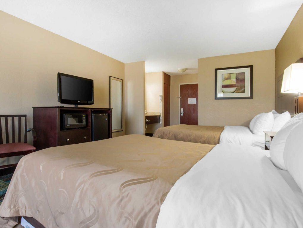 Фото Quality Inn & Suites Arnold - St Louis