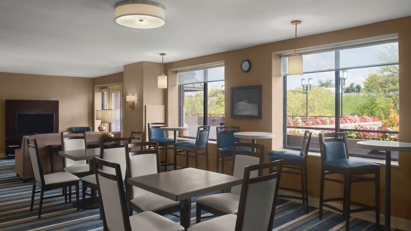 Фото Sheraton Suites Akron Cuyahoga Falls