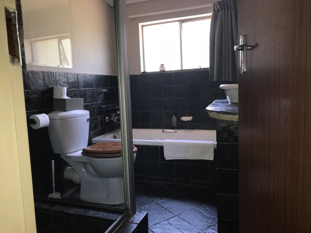 Фото Shangri-La Country Hotel