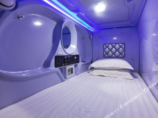 Фото Met A Space Pod at Boat Quay