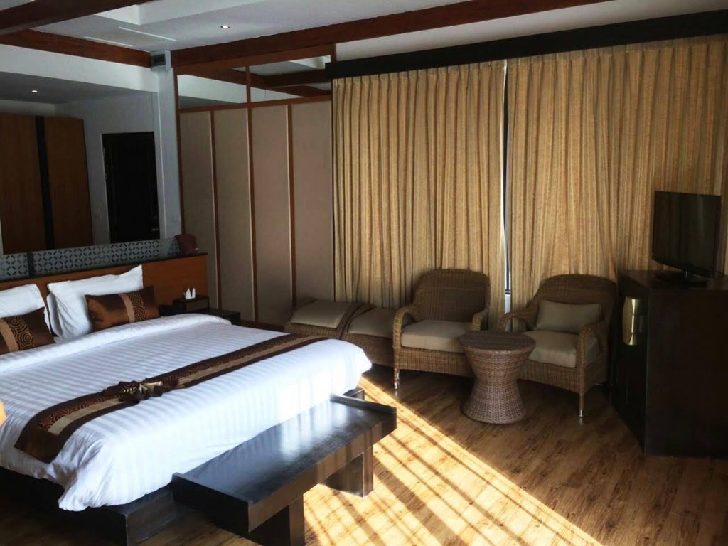 Фото Phi Phi Long Beach Resort & Villa