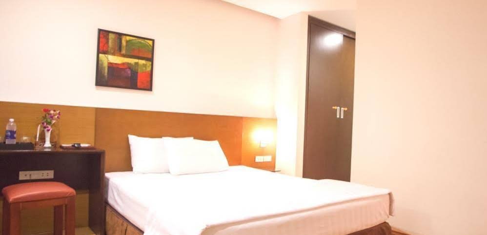 Фото Lucky Hotel - 69 Tran Duy Hung