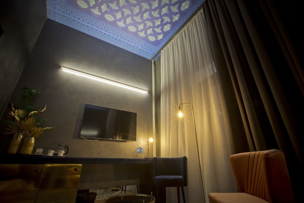 Фото Noble Hotel