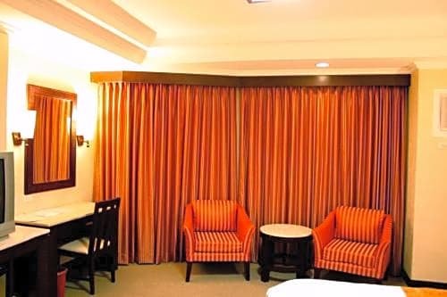 Фото Mo2 Westown Hotel Bacolod - Mandalagan