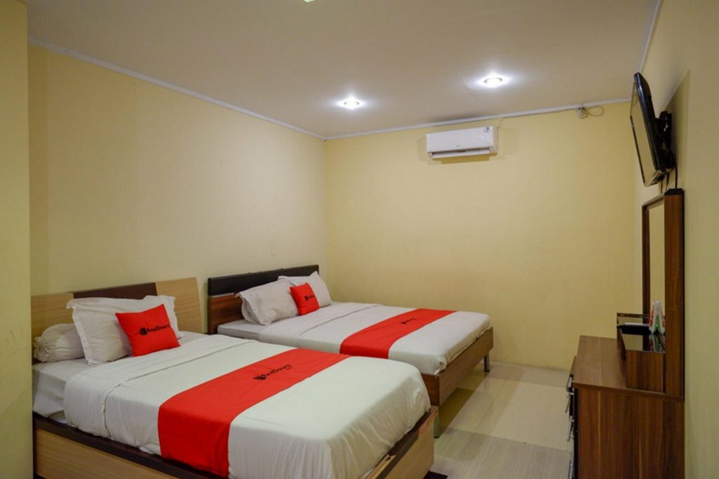 Hotel RedDoorz near Mm Ugm, Earth, photo