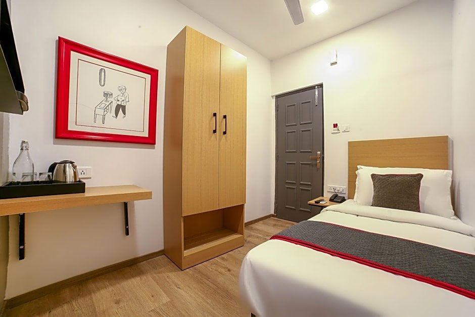 Фото Hotel Highway Residency