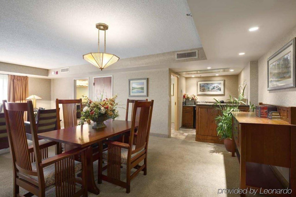 Фото Embassy Suites Omaha - Downtown/Old Market