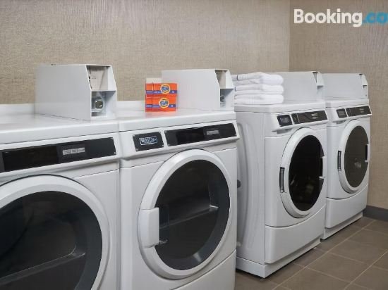 Фото Hampton Inn by Hilton Burley