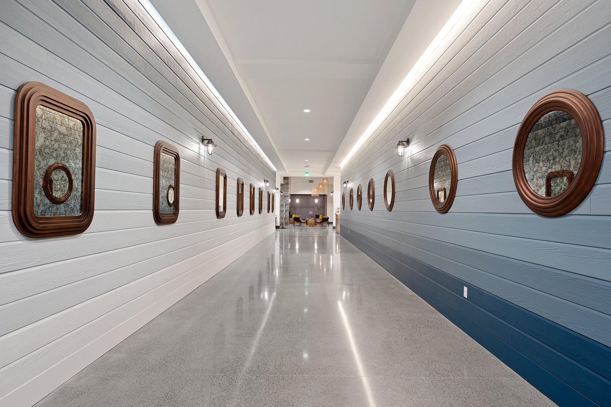 Фото Hotel Indigo Everett - Waterfront Place, an Ihg Hotel