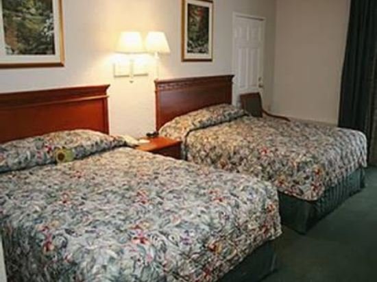 Фото Ramada by Wyndham Rochester Mayo Clinic Area