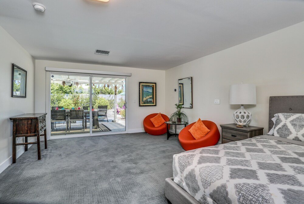 Фото 2342 N Victoria Road Home - 4 Br home by RedAwning