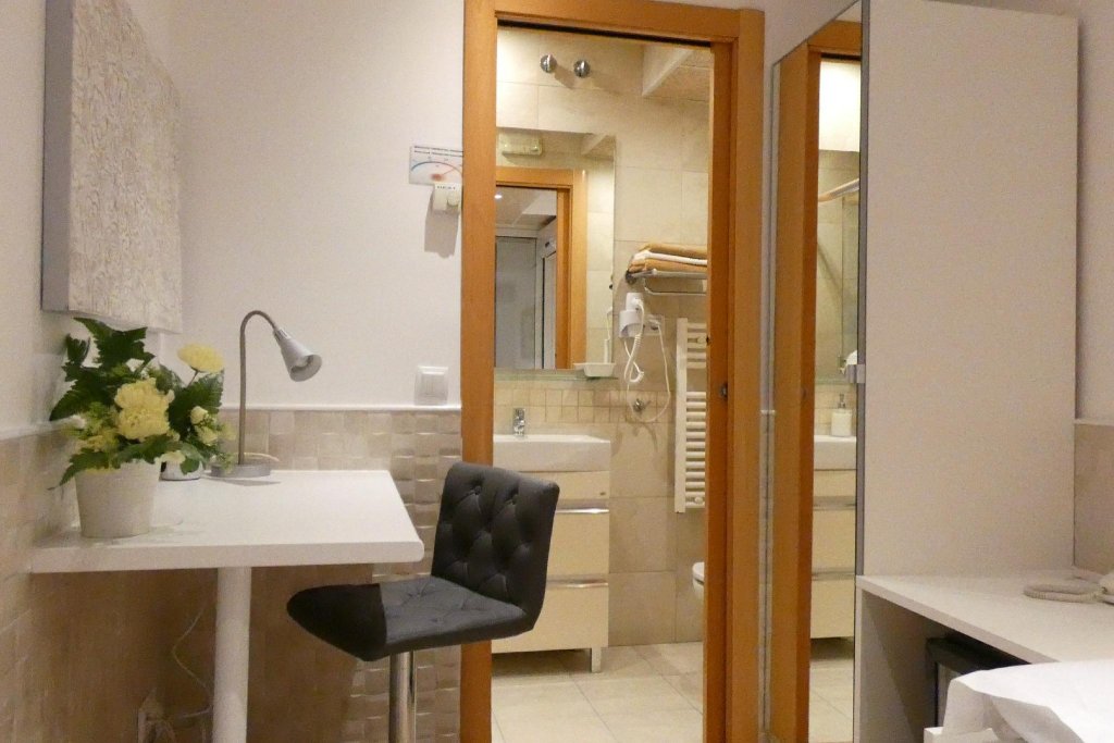 Фото Hostal House