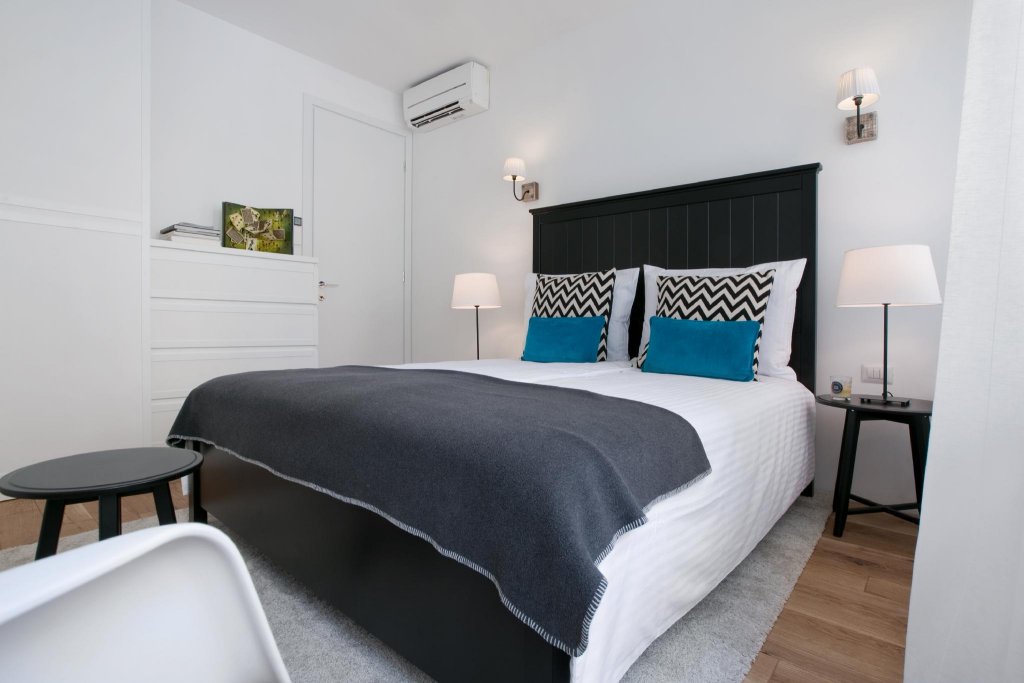 Фото Angel Main Square