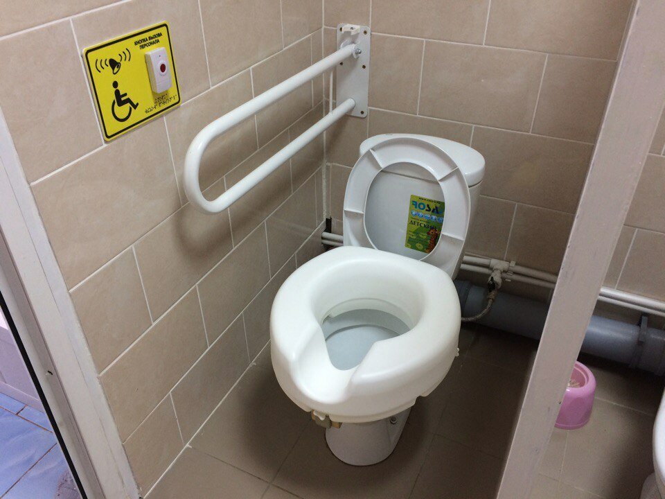 japanese public bathroom.5