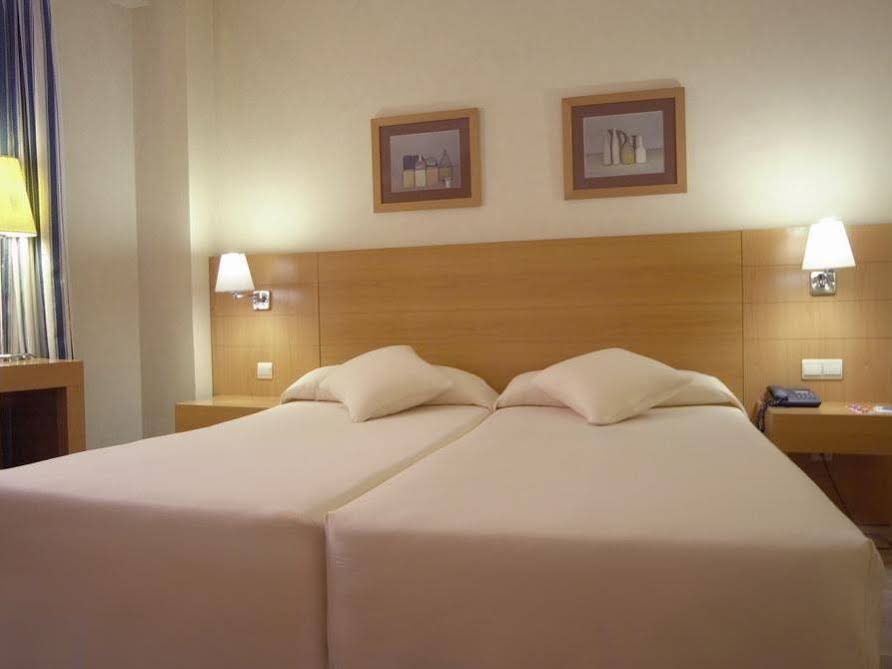 Фото Hotel Infanta Mercedes