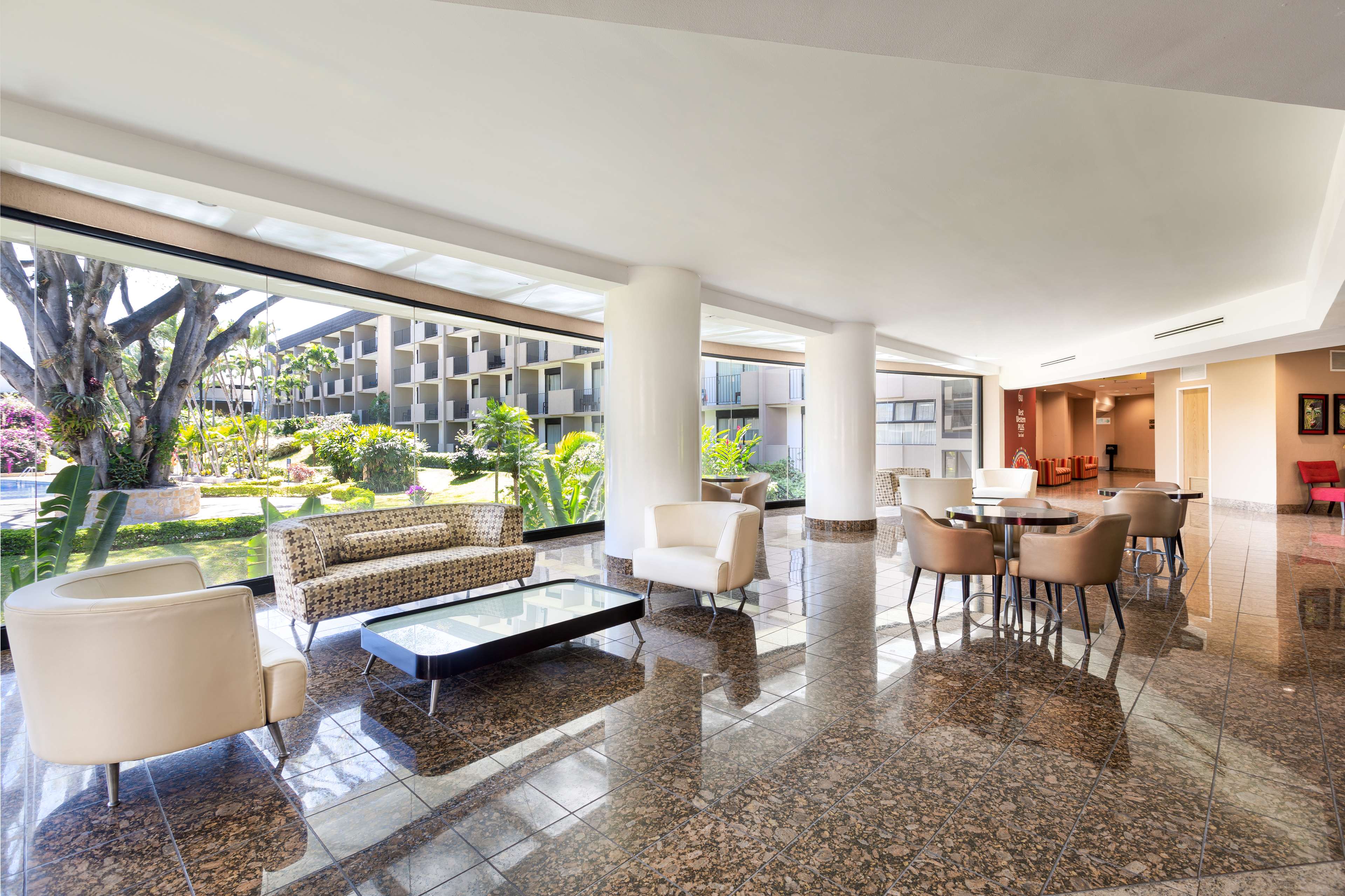 Фото Irazu Hotel & Studios