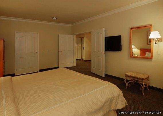 Фото Comfort Suites San Jose Airport