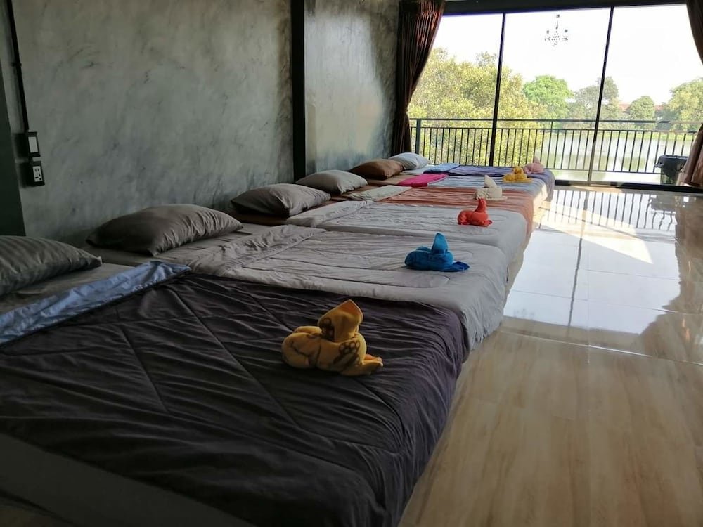 Фото Lom Choi Home Stay Ayutthaya - Hostel