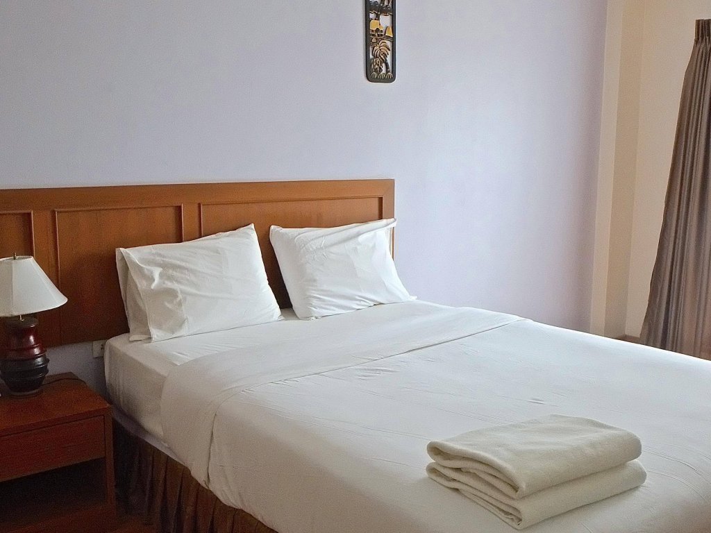 Фото Thanintorn Greenpark Hotel