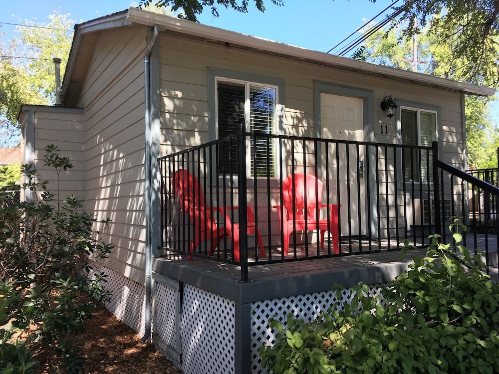 Фото Clear Lake Cottages & Marina