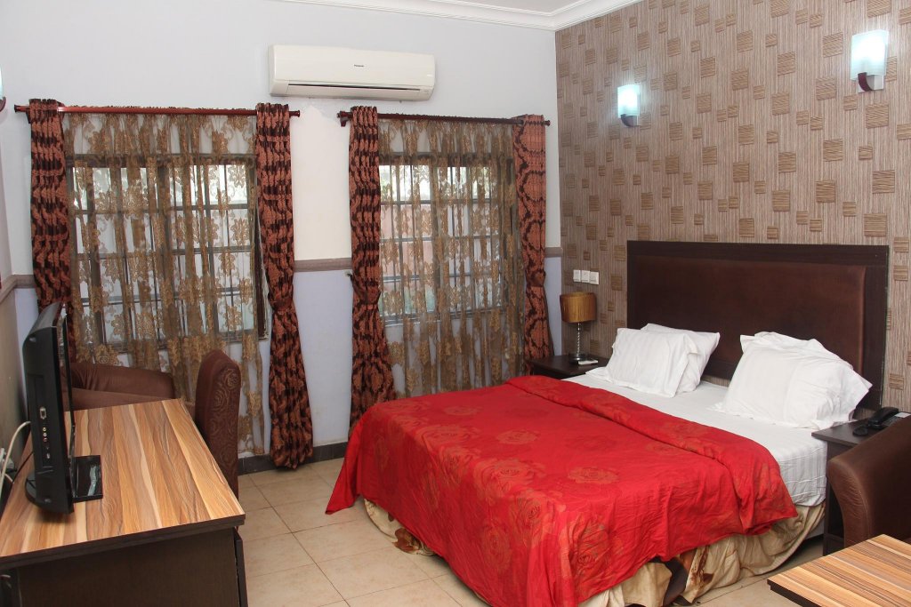 Фото Trafford Hotel