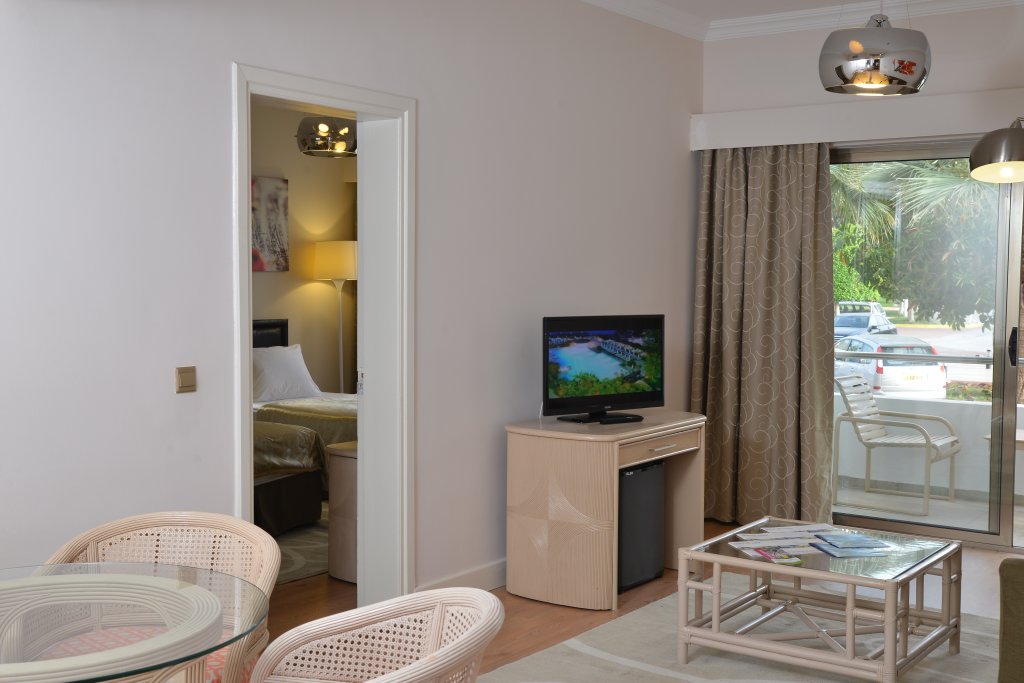 Фото Jasmine Court Hotel & Casino