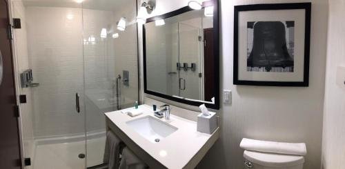 Фото Four Points by Sheraton Philadelphia City Center