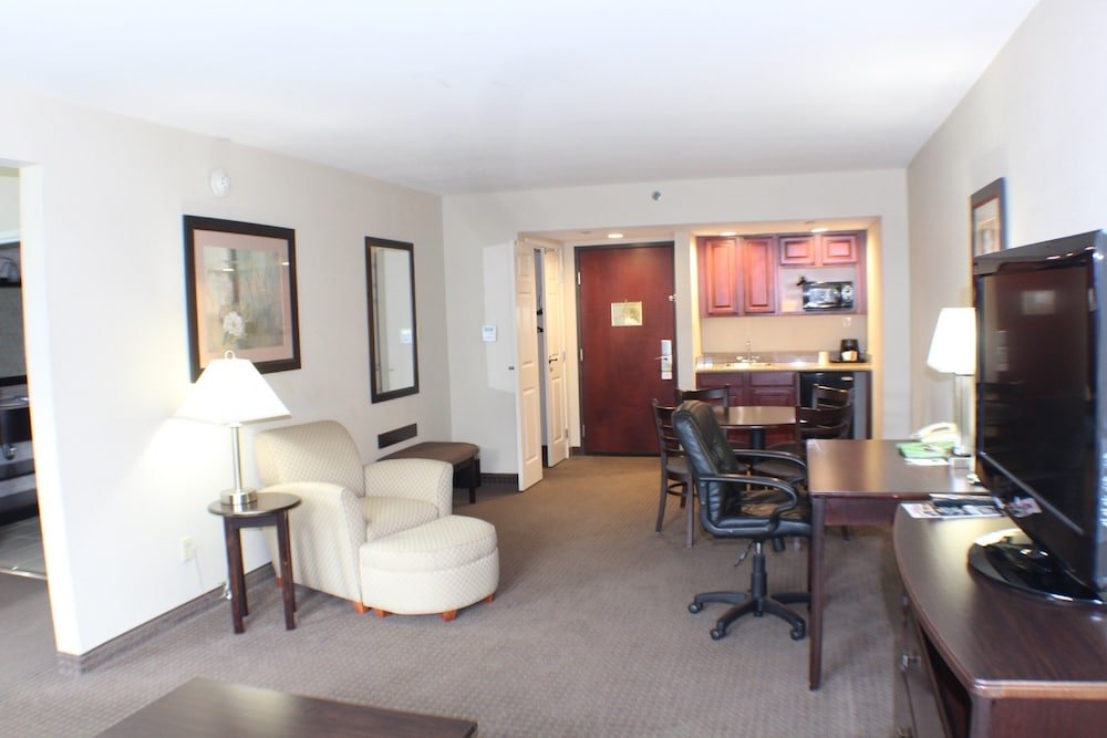 Фото Wingate by Wyndham Southport