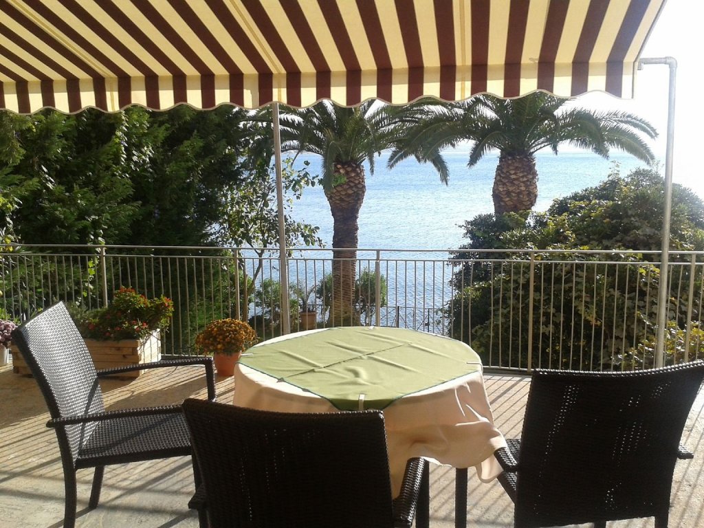 Фото Hotel Theoxenia Loutraki