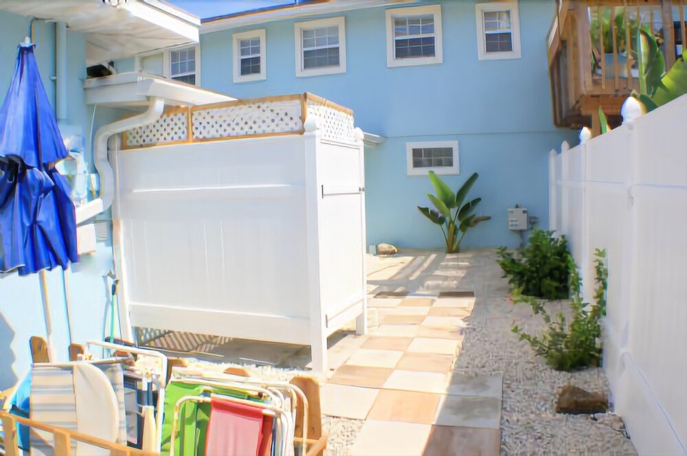 Фото Two Palms № 16831 1 Bedroom 1 Bathroom Cottage