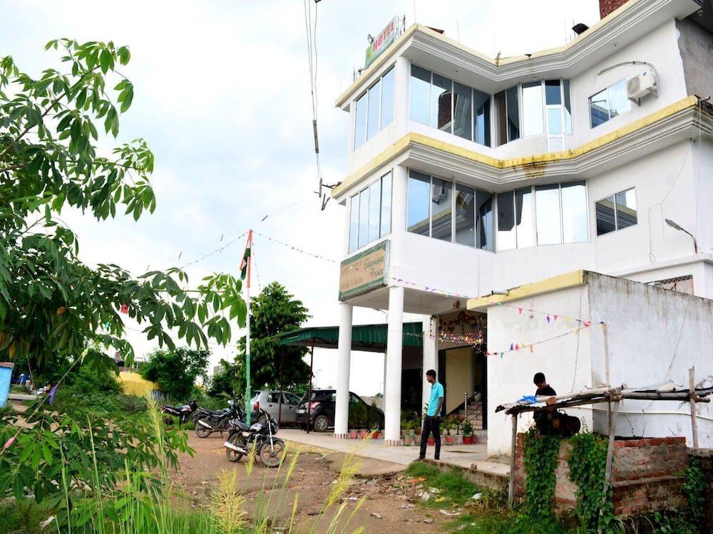 Фото Hotel Greenland Palace Bodhgaya