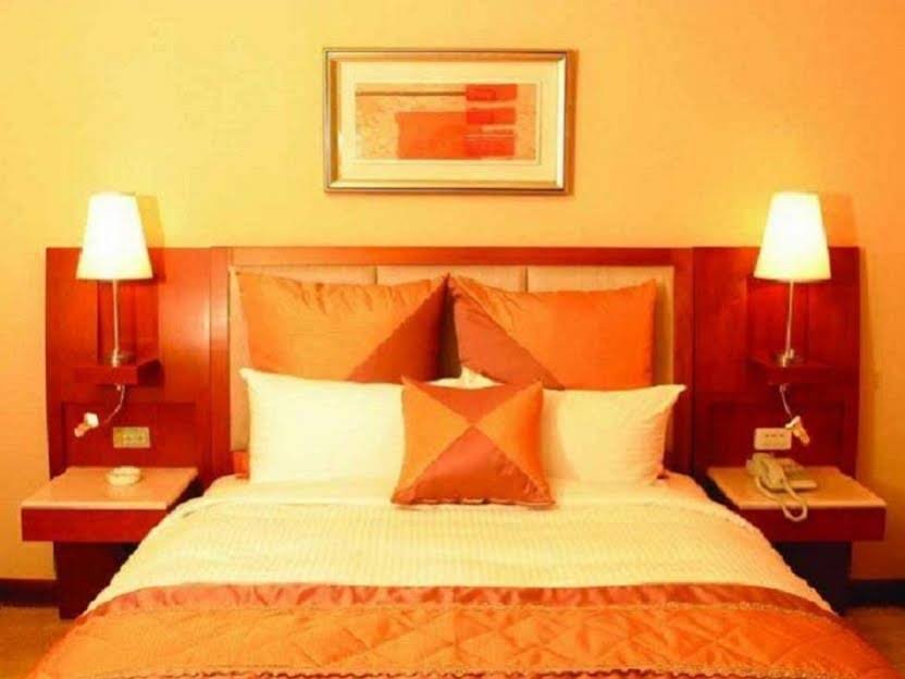 Фото Elegance Hotel Taipei