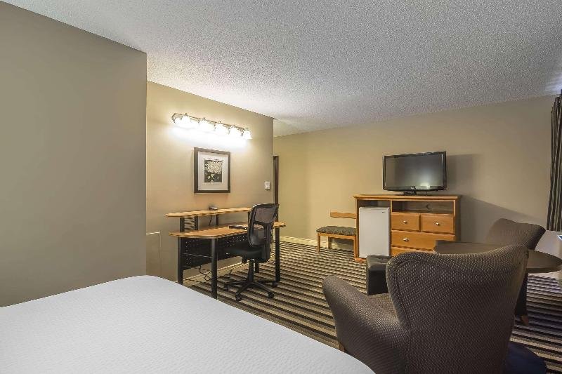 Фото Quality Inn West Edmonton