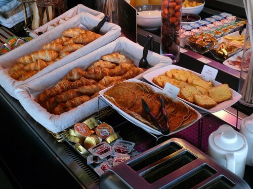 Гостиница Campanile Roissy - Saint Witz в Санлях