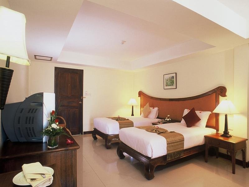 Фото Nora Lakeview Hotel