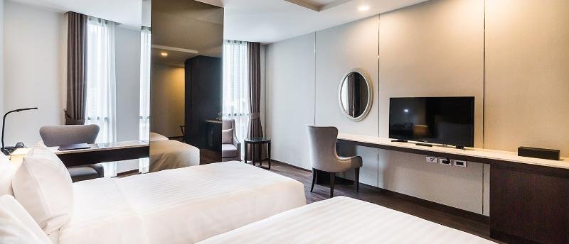 Фото Surestay Plus Hotel by Best Western Sukhumvit 2