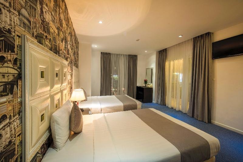 Фото Golden Crown Hotel