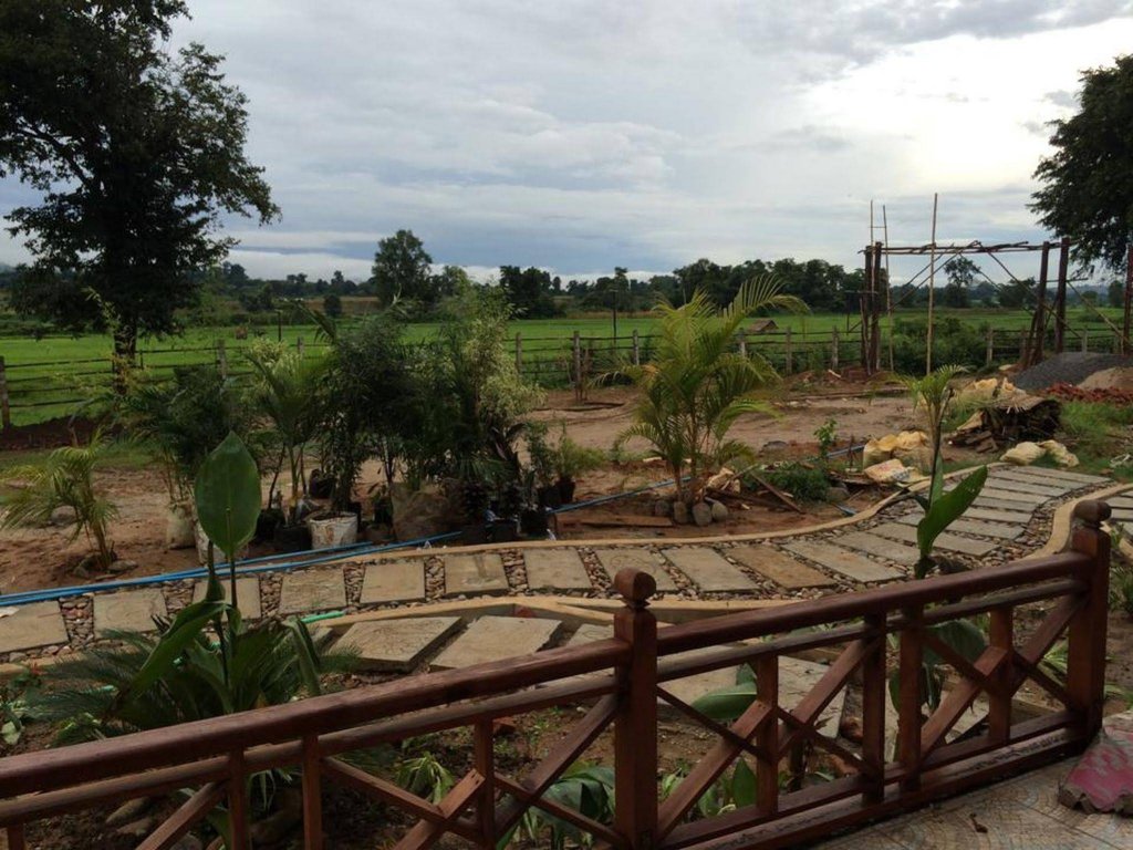 Фото Mr. Charles Hotel