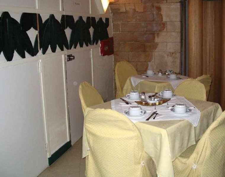 Фото Hotel Montholon Paris