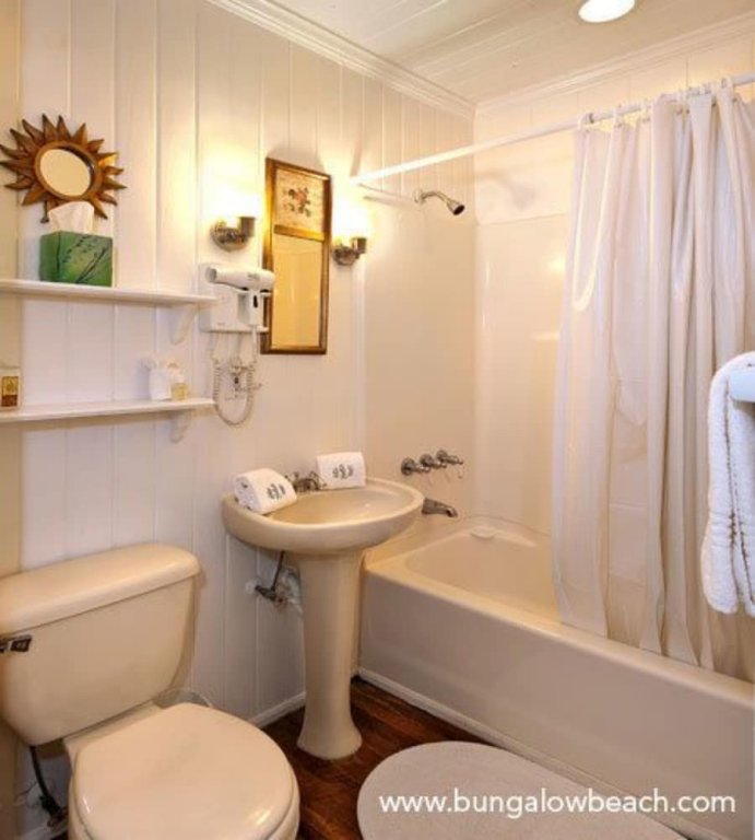 Фото Bungalow Beach Resort