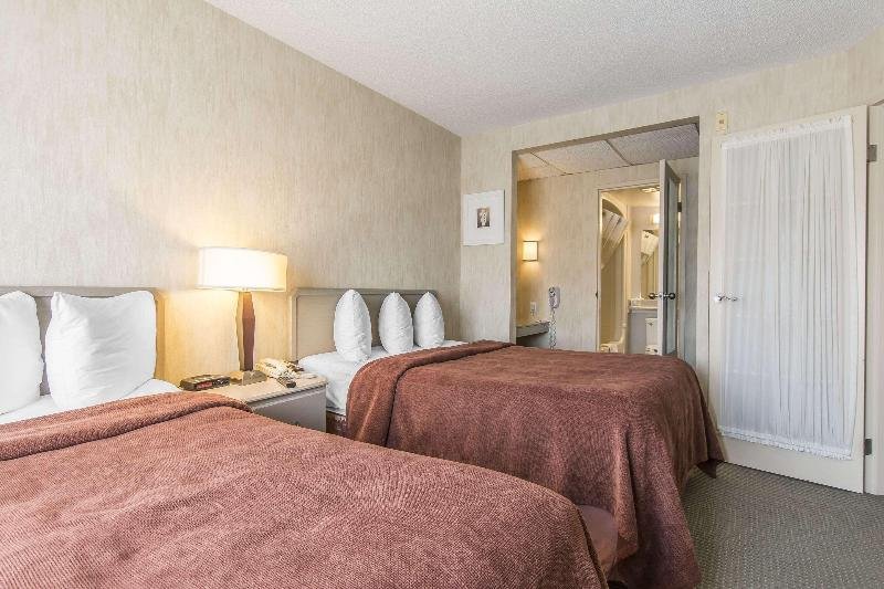 Фото Quality Suites Laval
