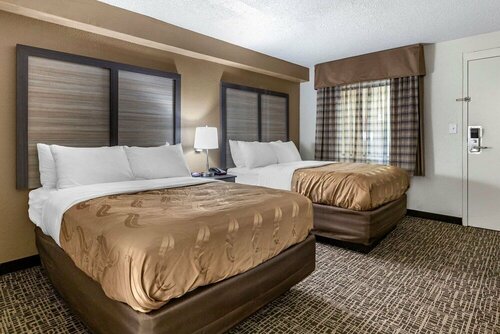 Гостиница Quality Inn & Suites Spring Lake - Fayetteville Near Fort Liberty в Спринг Лейк
