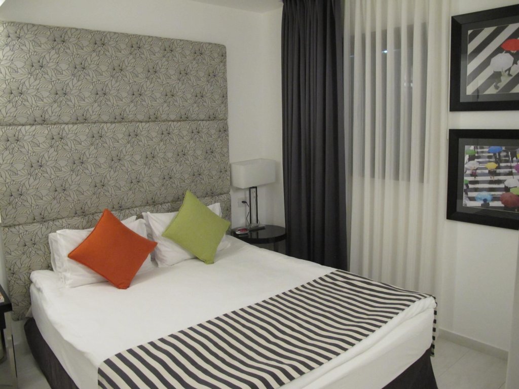 Фото Best Western Regency Suites Hotel